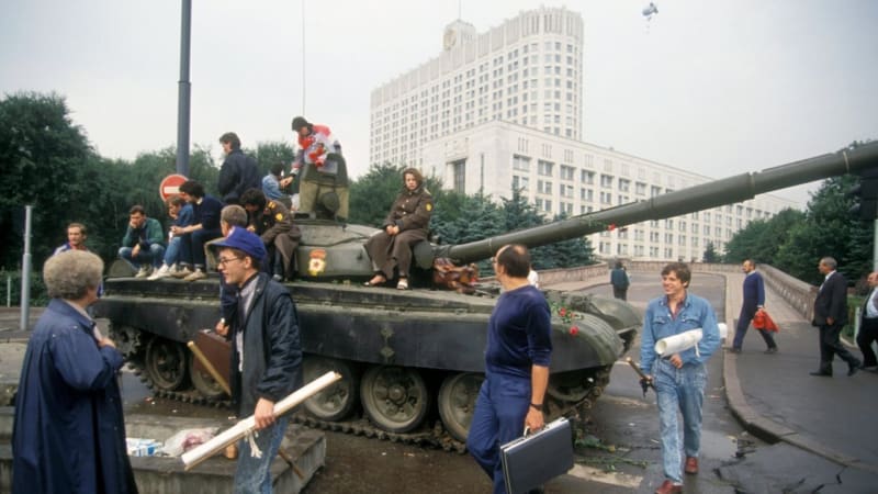 Pokus o převrat v Sovětském svazu: Nechyběly tanky před „bílým domem“ a několik sebevražd