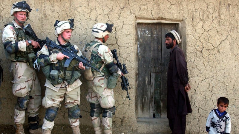 Statisíce mrtvých, mezi nimi i Češi: Jak proběhla válka v Afghánistánu?