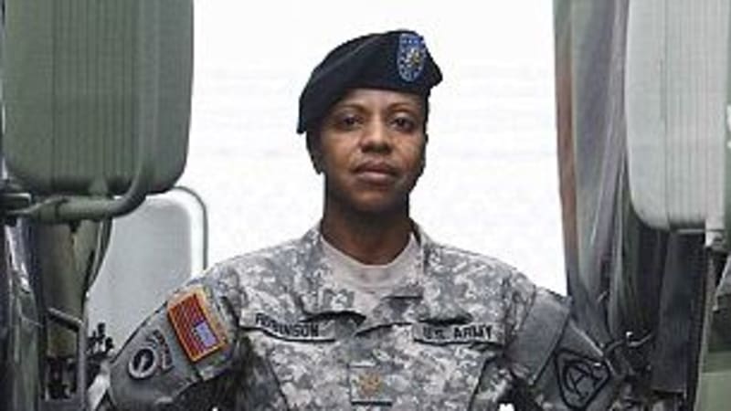 US Army má problém: nové uniformy pro ženy!