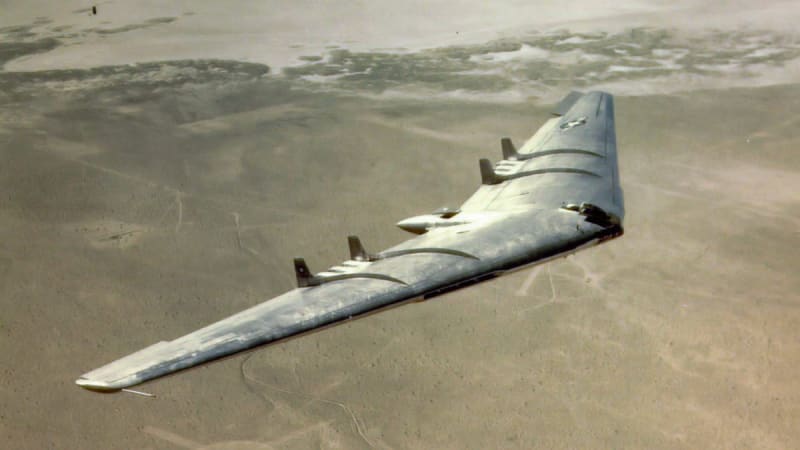 Bombardér YB-49