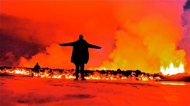 Sopečná erupce vyfocená z 15 metrů! Fotky pravého sebevraha
