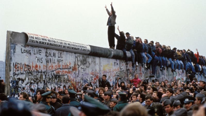 7 věcí, které možná nevíte o Berlínské zdi: Kolik lidí ji překonalo a kolik za pokus zaplatilo životem?