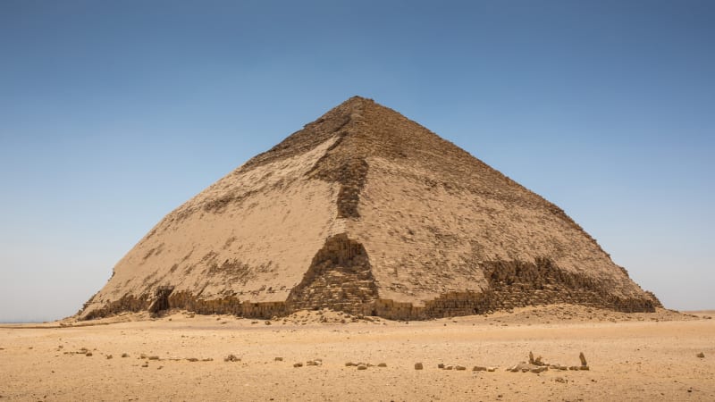 Tajemná Lomená pyramida: Atypický tvar egyptské památky má nečekaně prosté vysvětlení