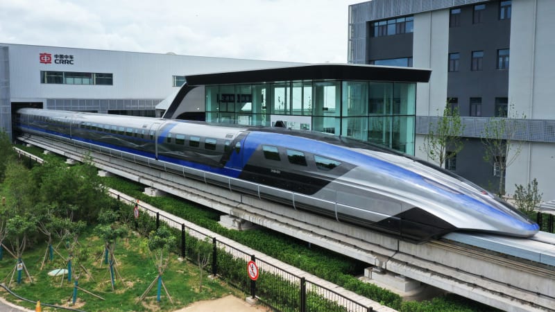 Čína předvedla nejrychlejší vlak na světě. Jeho rychlost naráží na limity železnic