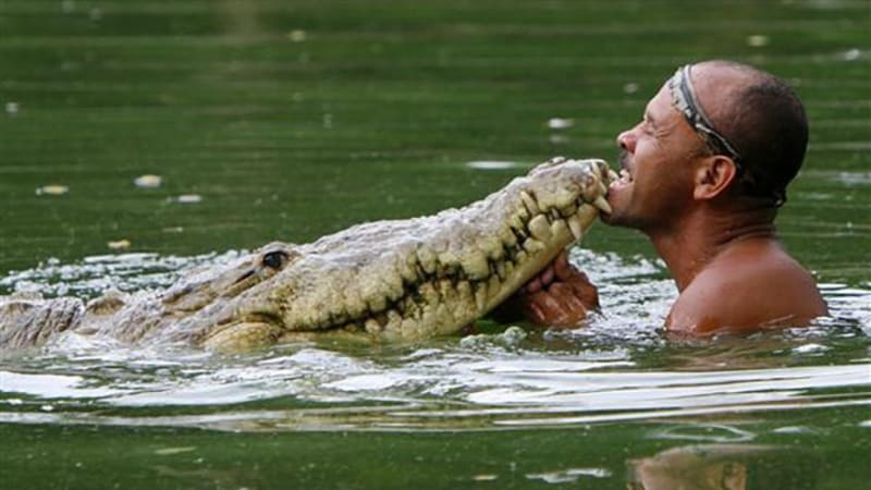 ZOOM STORY: Muž, který se spřátelil s  obrovským krokodýlem