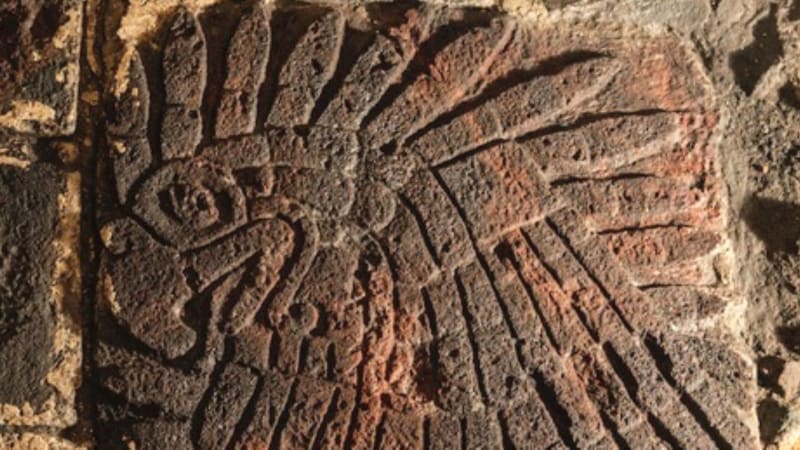 Mexický nález roku: V chrámu Templo Mayor byla objevena 600 let stará aztécká rytina orla