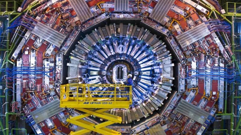 Urychlovač částic CERN má další rekord: pracuje teď s nepředstavitelnou energií!