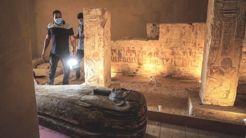 Archeologové pohlédli do tváře nedotčené mumie staré 2 500 let
