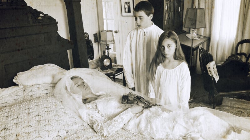 Morbidní zvyk: Proč si lidé kdysi fotili své mrtvé příbuzné?