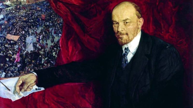 Lenin jel zahájit revoluci tajným vlakem. Do zapečetěného vagónu mu vtrhli Němci s pivem