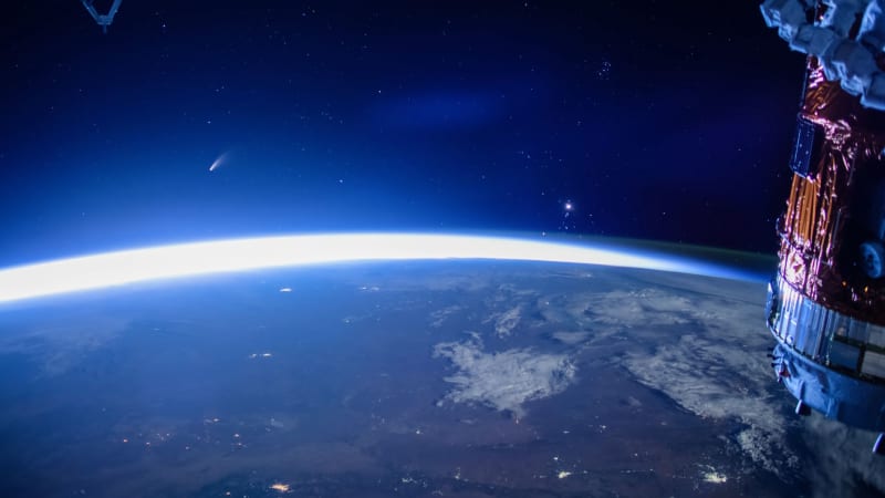 Fascinující video ukazuje kometu Neowise z pohledu astronautů na ISS