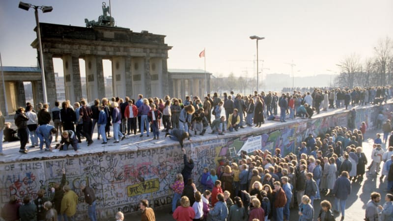 Detailní animace ukazuje stavbu Berlínské zdi