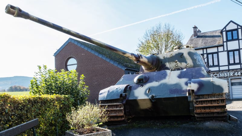 Těžkotonážní Tiger II byl králem mezi tanky. Jeho první nasazení ale dopadlo tragicky