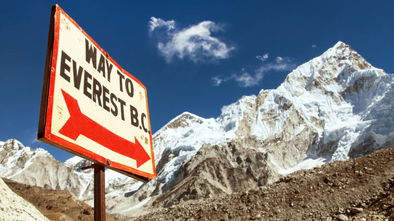 Mount Everest je zase o něco vyšší a znovu se otevírá horolezcům