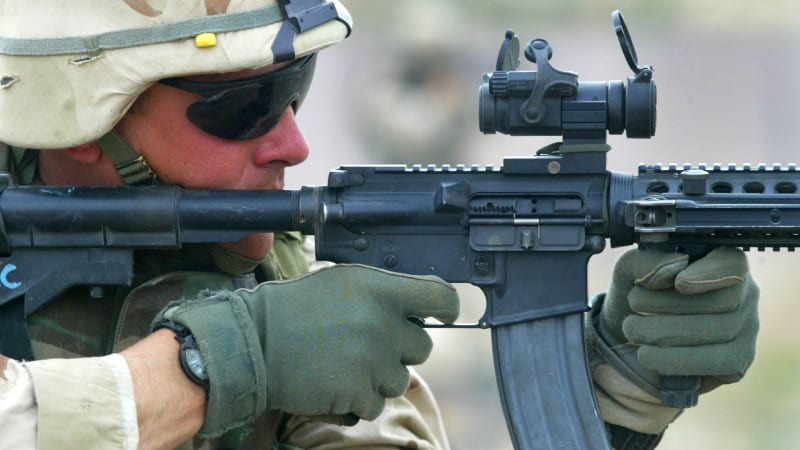 Americká armáda fasuje nové zbraně. Po téměř 30 letech našla náhradu za pušky M4 a M249