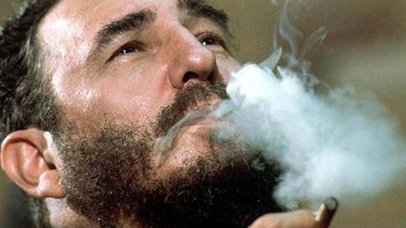 Právník Fidel Castro vládl Kubě jako diktátor půl století, teď je posmrti. Zemře i revoluce?