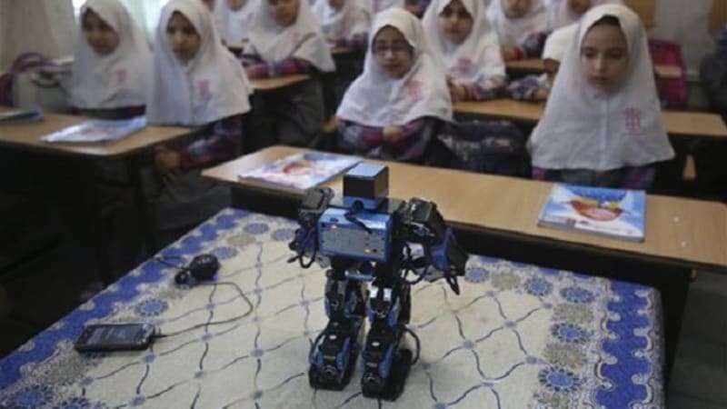 VIDEO: První robot, který se dal na islám