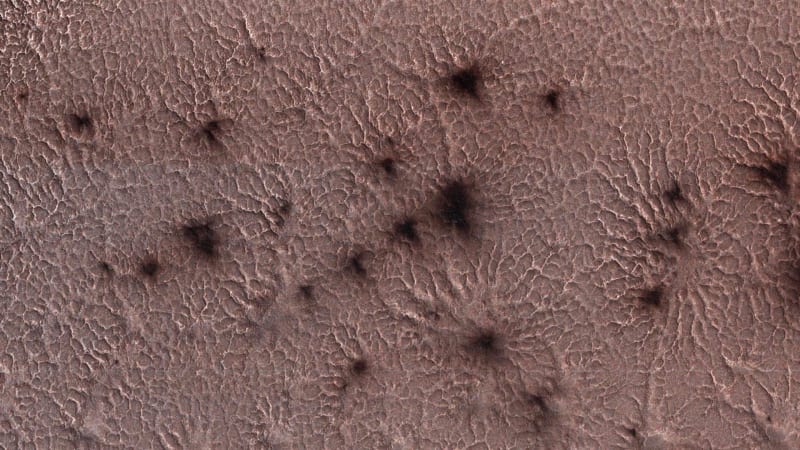 Záhada tajemných „pavouků“ z Marsu byla konečně vyřešena