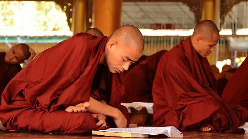 Buddhističtí mnichové v Barmě