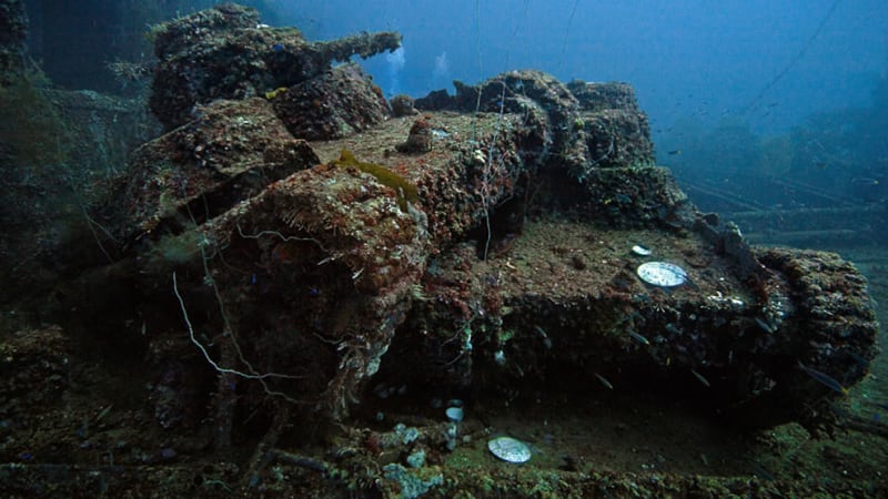 OBRAZEM: Potopené tanky i trosky bitevních lodí. To je podmořská archeologie
