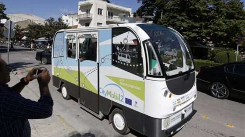 V Řecku už jezdí první robotické autobusy – bez řidičů!