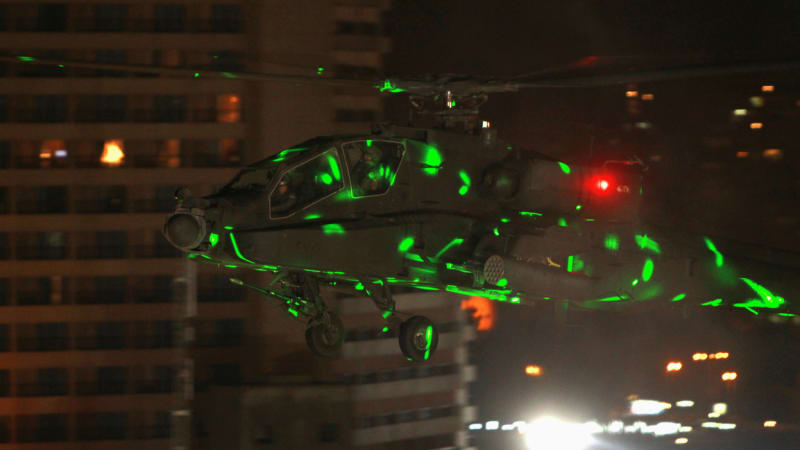 Laserové zbraně na bitevních vrtulnících AH-64 Apache? Realita!