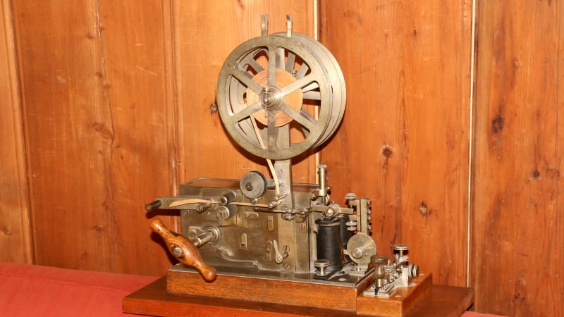 Před 185 lety vynálezce Morse poprvé předvedl svůj telegraf