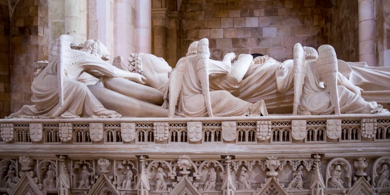 Tumba Inés je považovaná za nejlepší ukázku portugalské gotiky