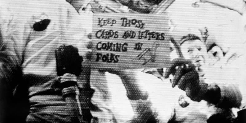 Posádka Apolla 7 při prvním vysílání z vesmíru