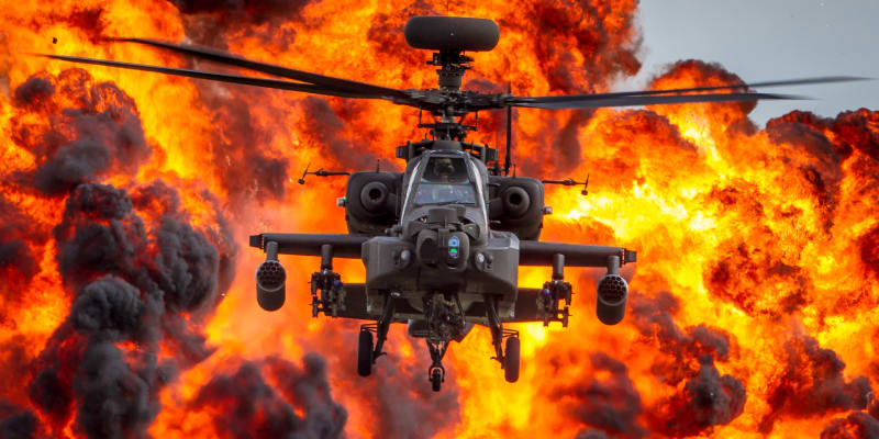 Bojový vrtulník Apache v akci