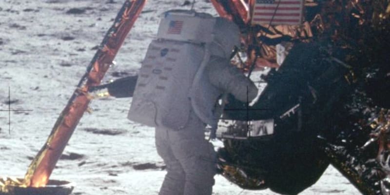 Neil Armstrong na Měsíci