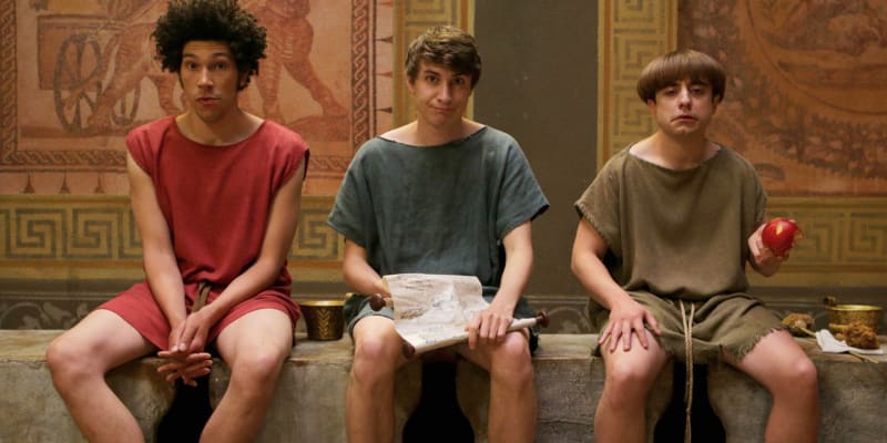 Římské záchody v seriálu Plebs