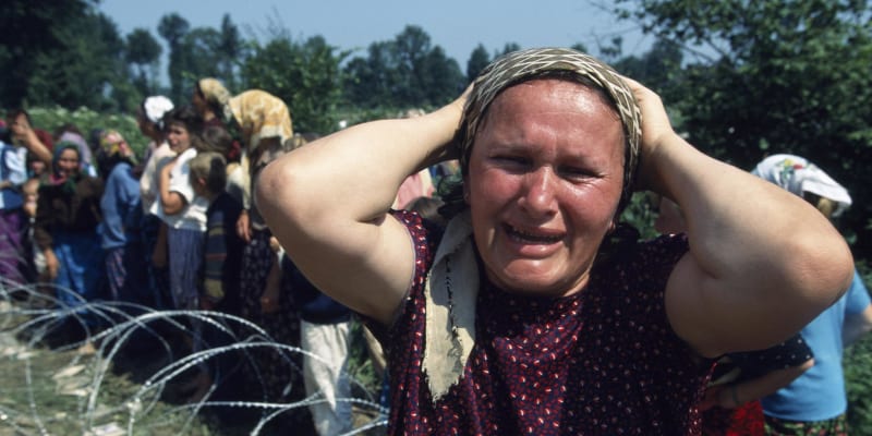 Nešťastná obyvatelka Srebrenice