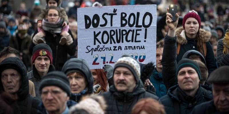 Slovensko se spojuje proti korupci a mafiánskému státu