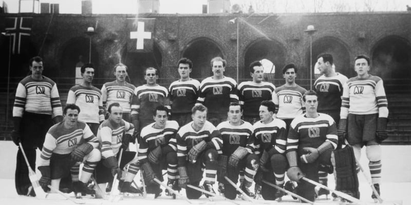 Vítězný tým našich hokejistů na MS 1949 ve Stockholmu