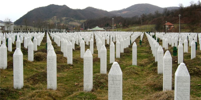 Hroby ve Srebrenici