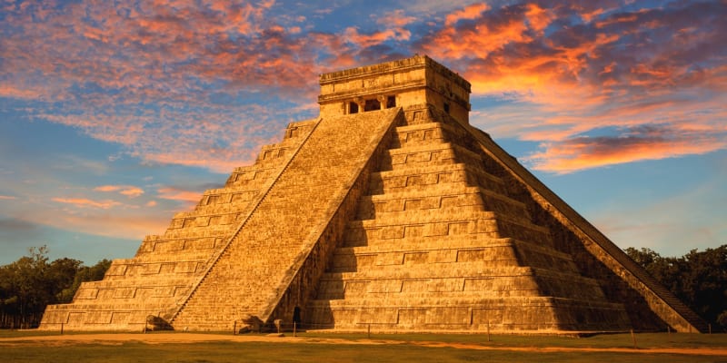 Mayská pyramida v Chichen Itzá