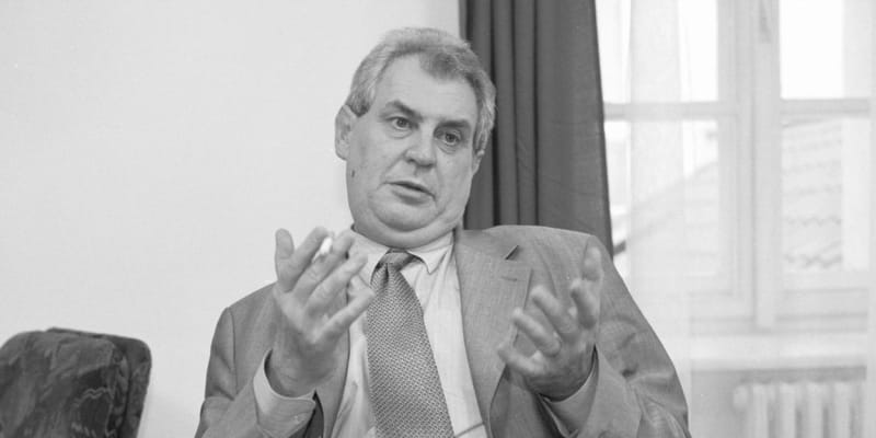 S kompetenční žalobou Miloš Zeman coby premiér v roce 2000 neuspěl