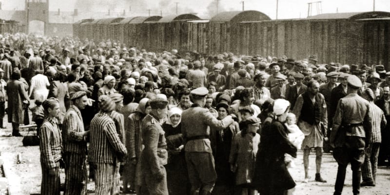 Příjezd do koncentračního tábora Osvětim