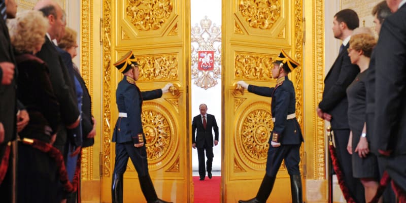 Putin ze sebe chce udělat cara