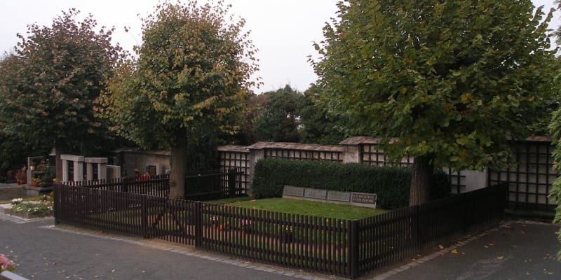 Hrob Masarykovy rodiny na lánském hřbitově
