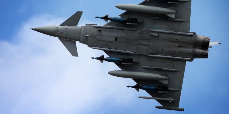 Eurofighter Typhoon v plné zbroji