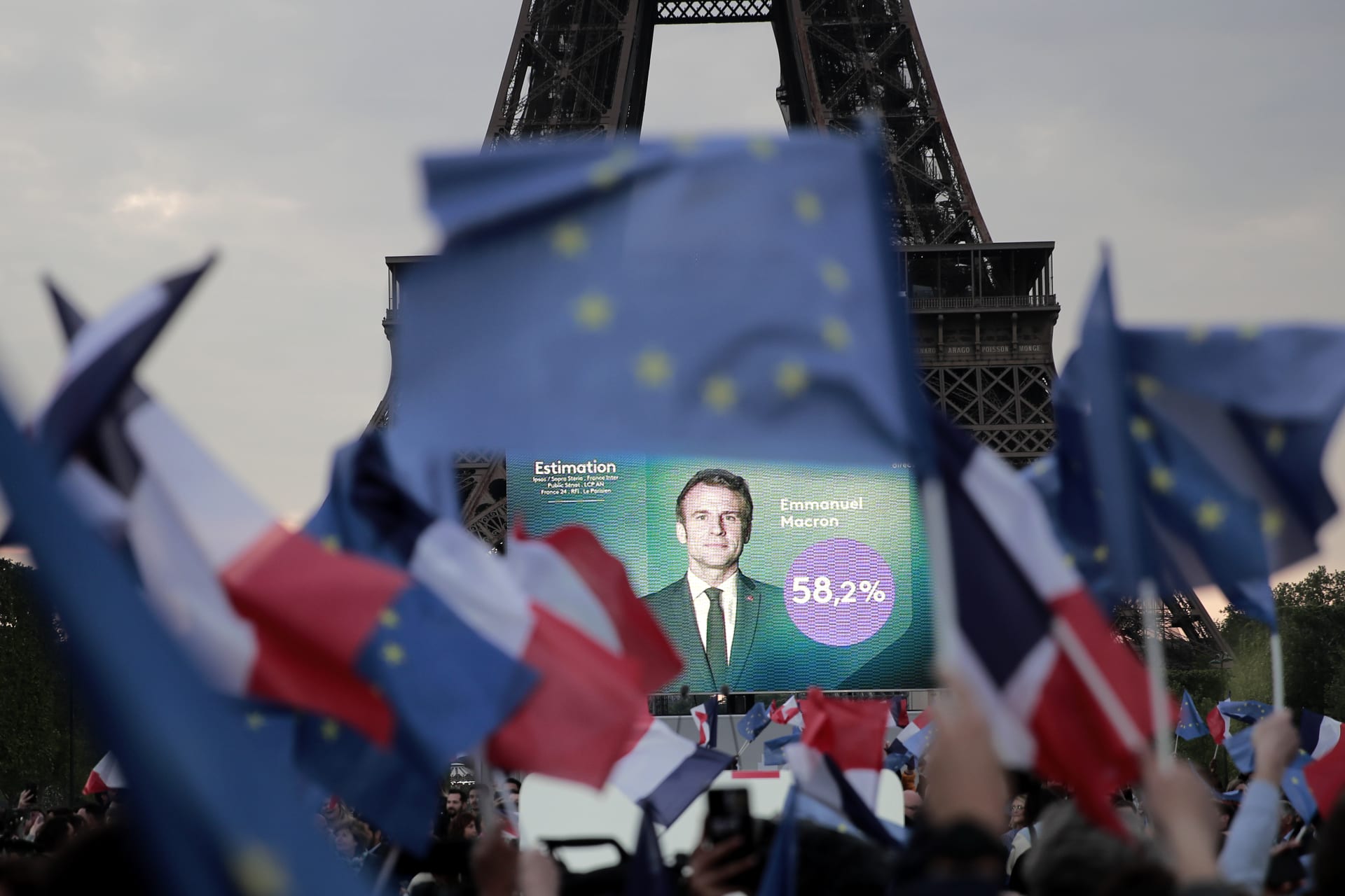 Macron bude vládnout Francii dalších pět let.