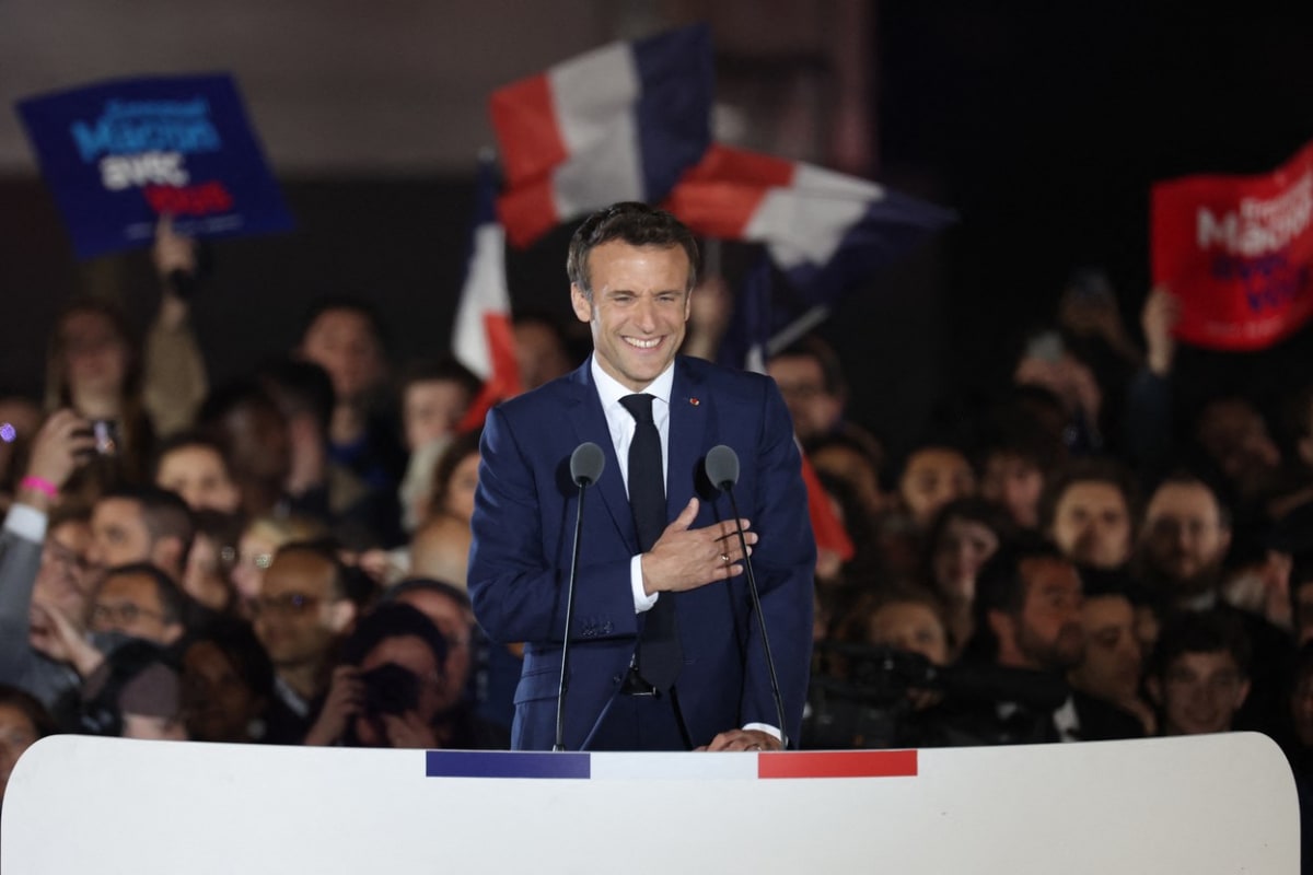 Emmanuel Macron slaví
