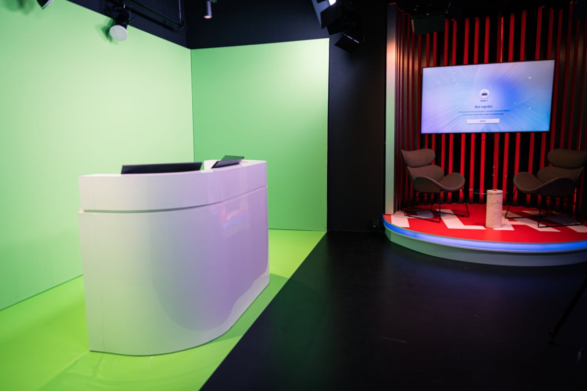 Prostor je vybavený profesionálním studiem pro živé přenosy a natáčení herních pořadů agentury PLAYzone a skupiny FTV Prima včetně CNN Prima NEWS.