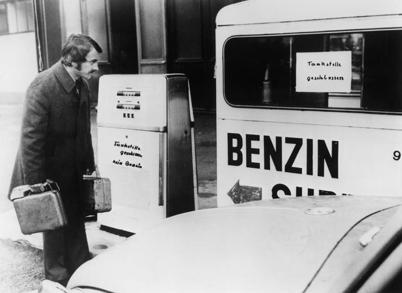 Benzínová pumpa je uzavřena, stojí na cedulci na čerpací stanici v Mnichově na podzim 1973