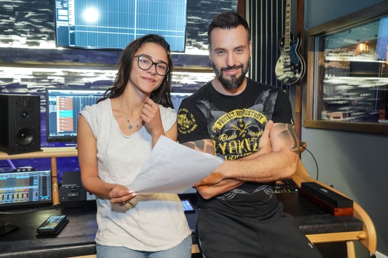 Eva Burešová a Václav Noid Bárta při nahrávání CD