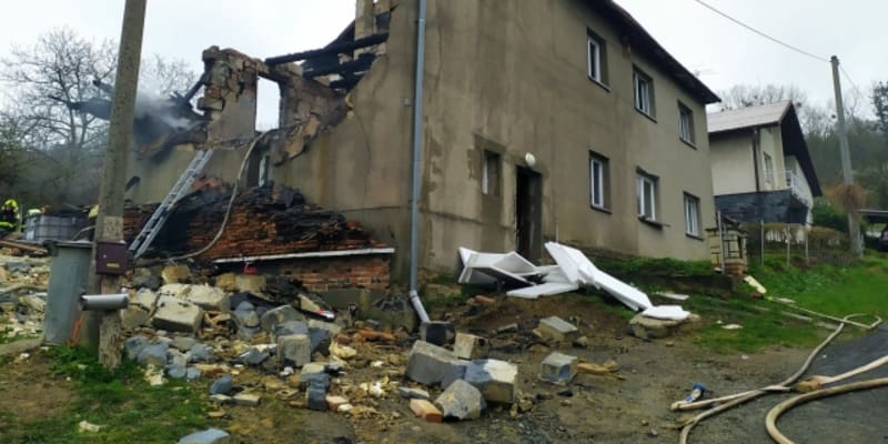 Výbuch rodinného domu v Loučcce na Vsetínsku