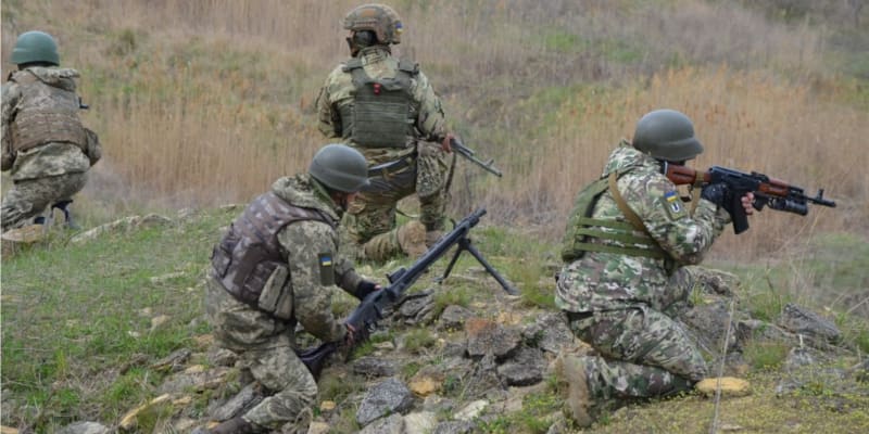 Ukrajinští vojáci během boje