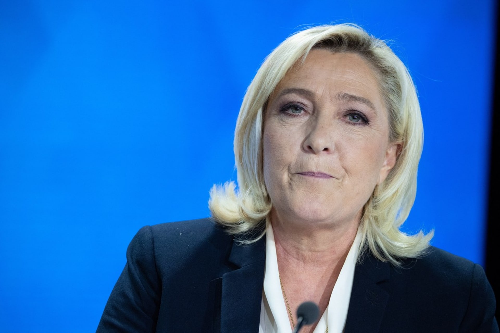 Marine Le Penová získala ve 2. kole francouzských prezidentských voleb kolem 42 procent hlasů. 